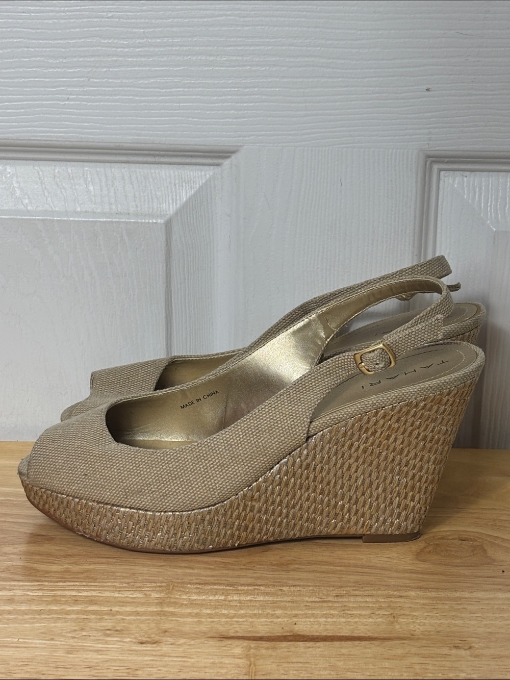 TAHARI Beige Taylor Wedge Slingback Heels Peep Toe Summer Espadrille Size 8.5